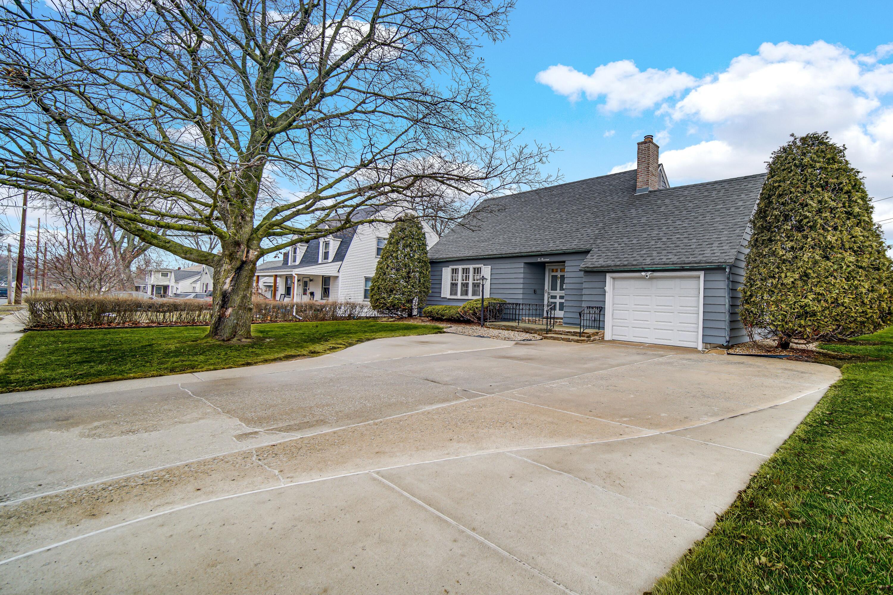 600 West North Street Crown Point, IN 46307 - Photo 2 of 24 front view of a house with a yard