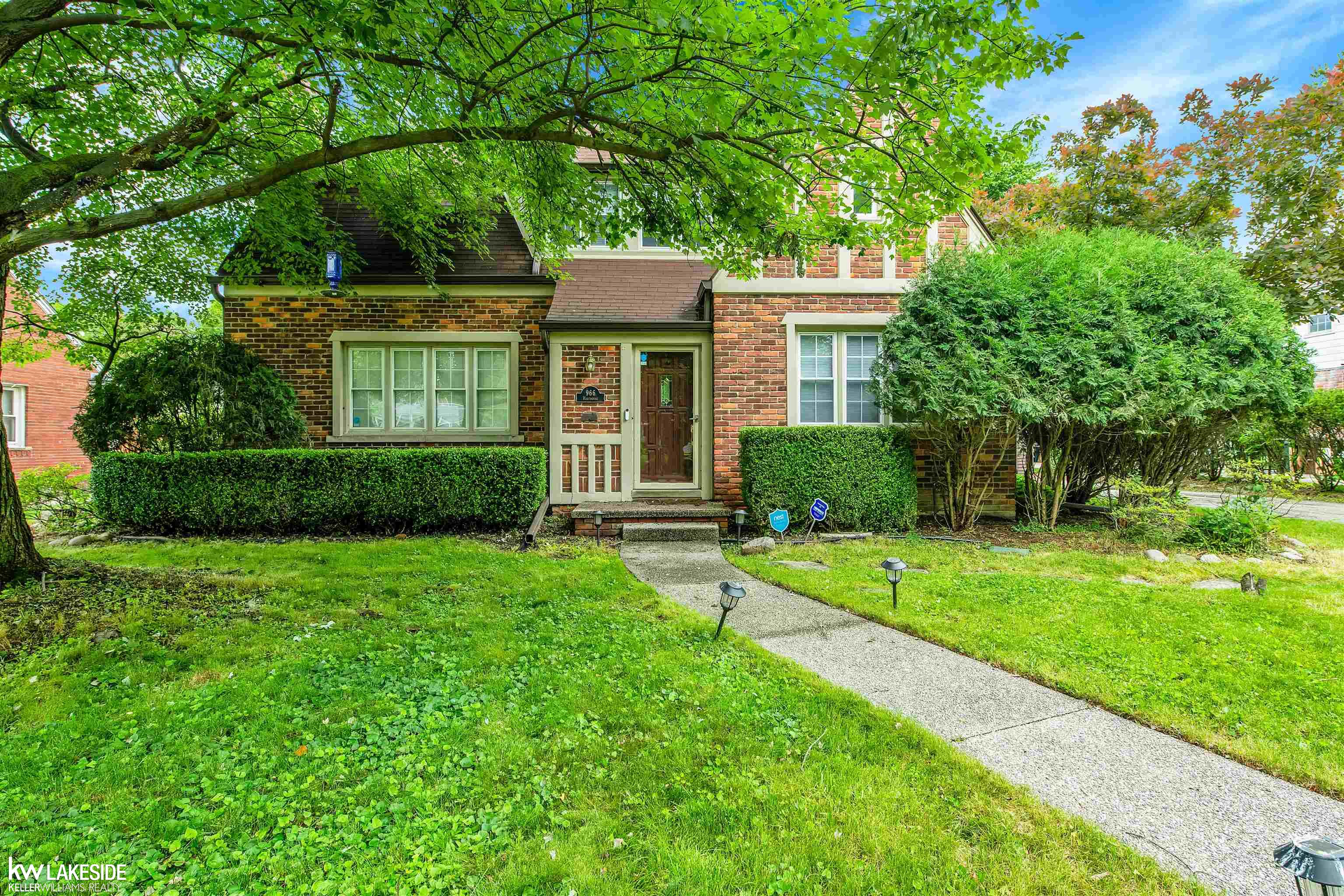 966 Hawthorne Road Grosse Pointe Woods, MI 48236 - Photo 2 of 24