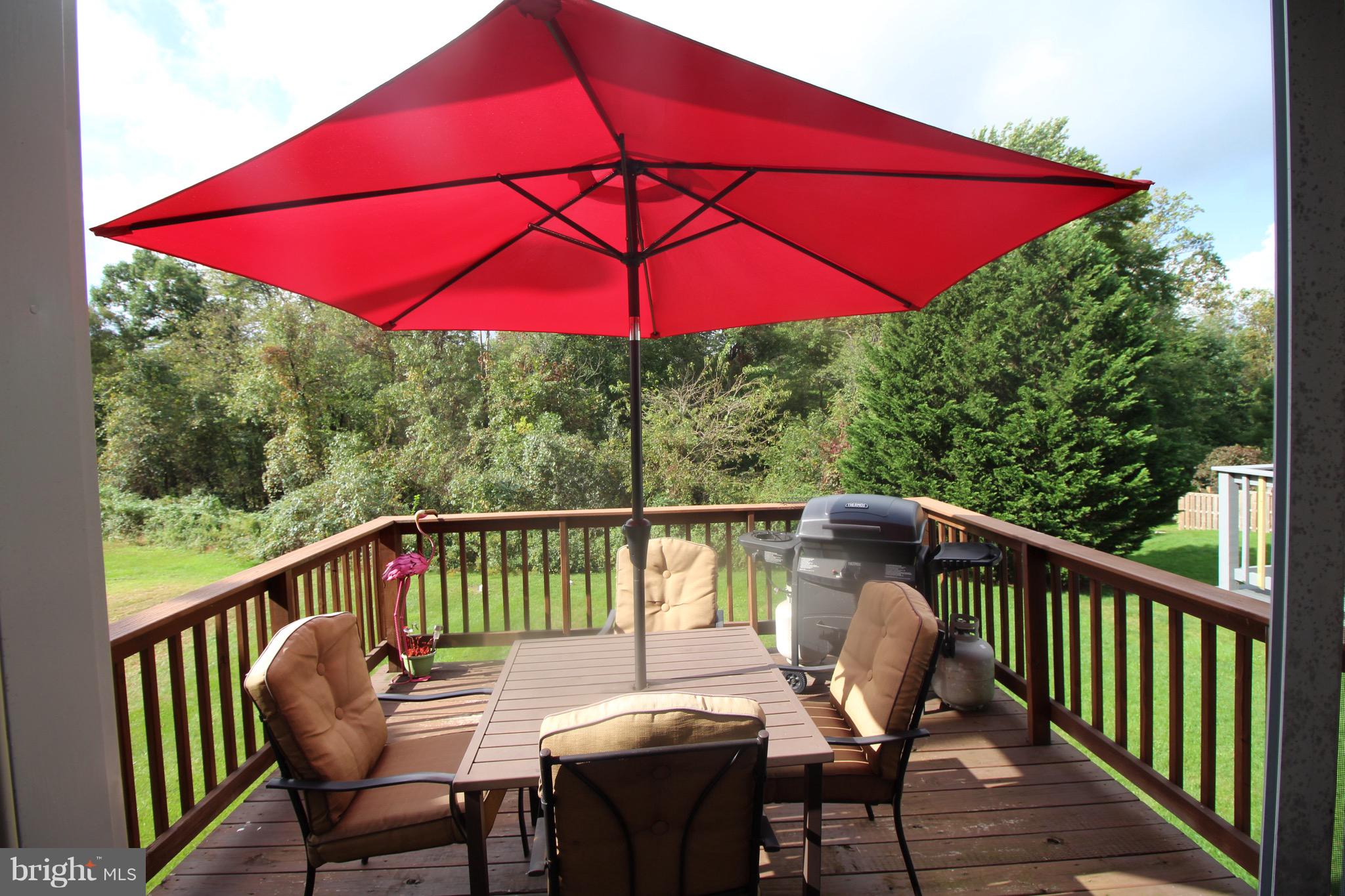 3944 Forest Valley Road Baltimore, MD 21234 - Photo 20 of 43 12 x 12 deck off kitchen