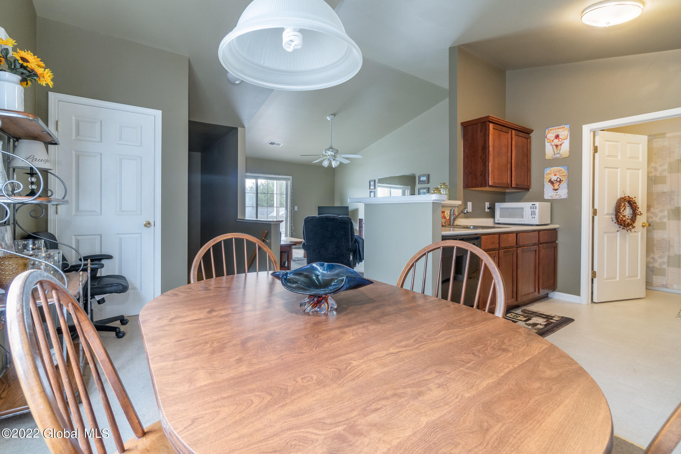 408 Evergreen Place Rensselaer, NY 12144 - Photo 8 of 29 408 Evergreen Pl Rensselaer NY mls-1