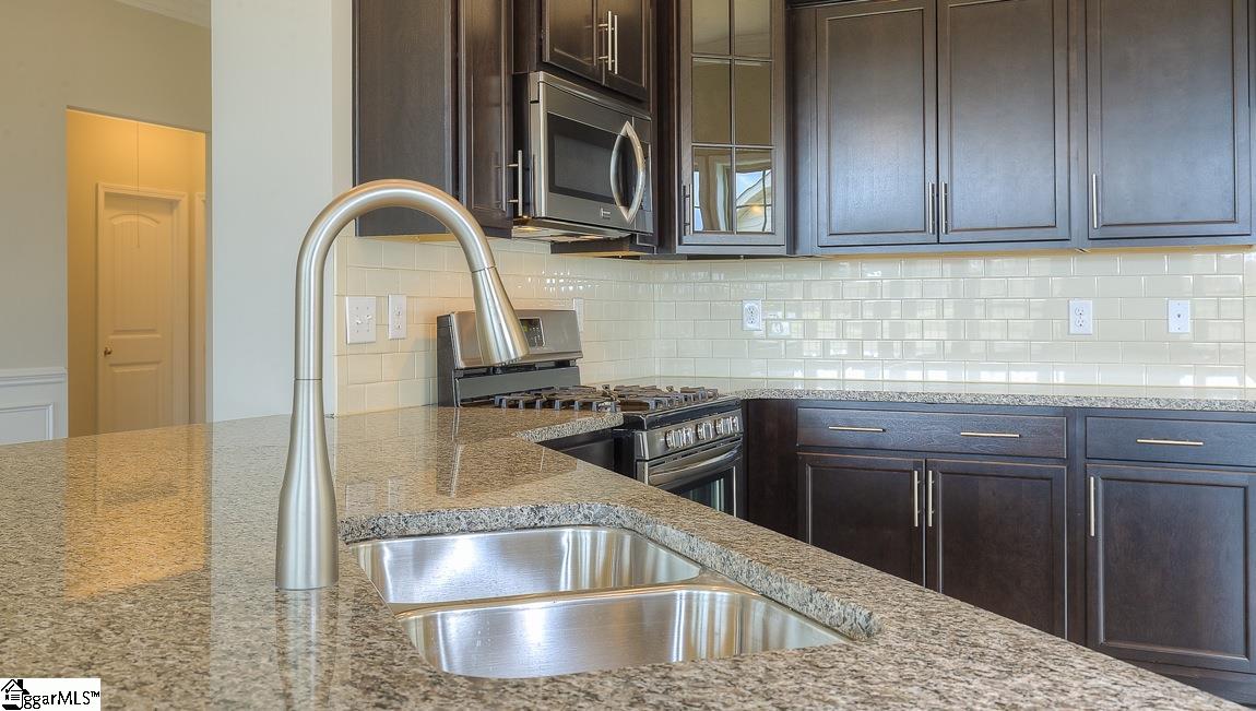 398 Bucklebury Road Greer, SC 29651 - Photo 4 of 36 Gallery Image 4