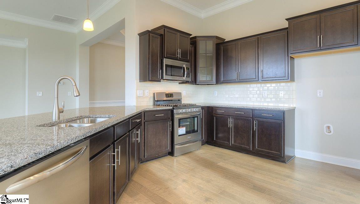 398 Bucklebury Road Greer, SC 29651 - Photo 5 of 36 Gallery Image 5