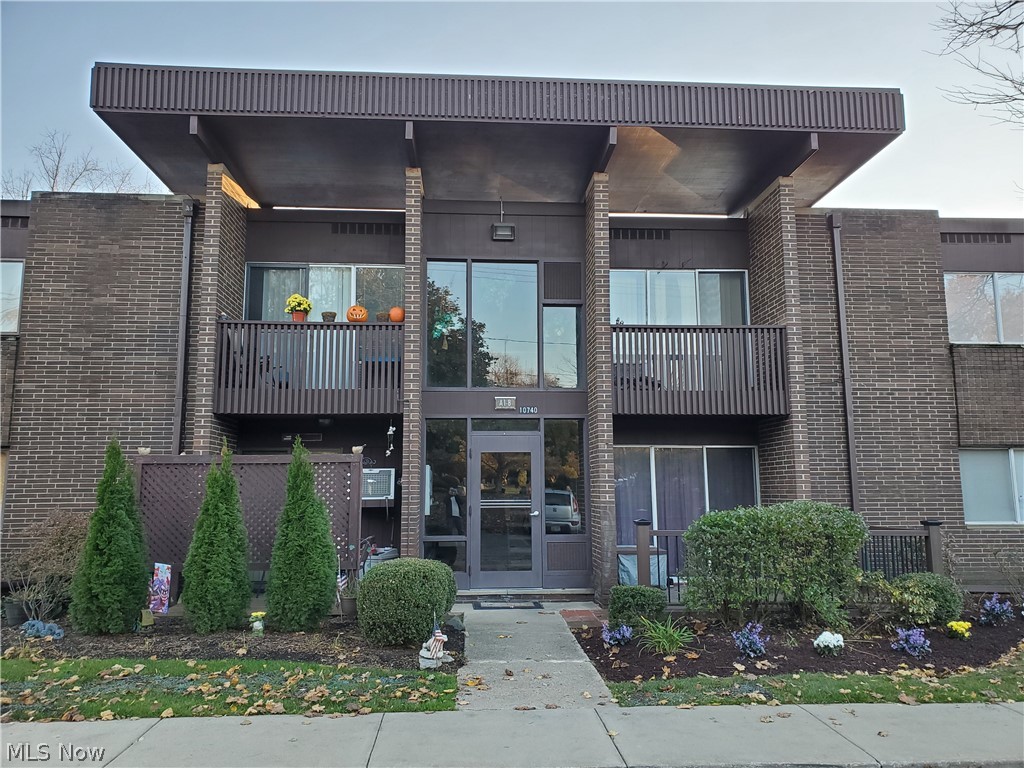Welcome to 10740 Valley View, Unit A2
