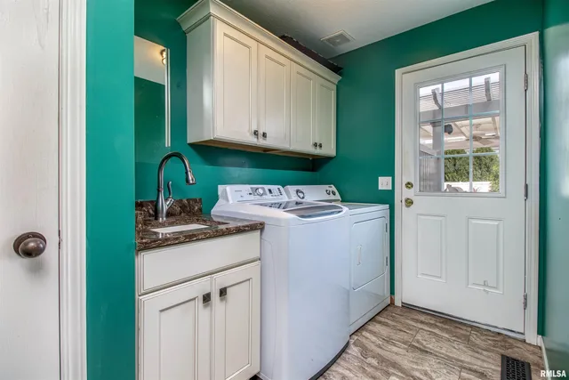 $3,200 | 1050 West Price Street, Eldridge, IA 52748