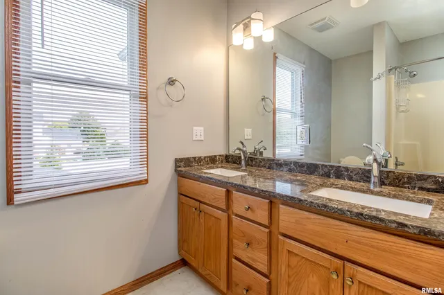 $3,200 | 1050 West Price Street, Eldridge, IA 52748