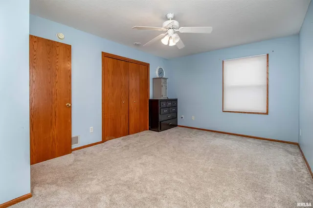 $3,200 | 1050 West Price Street, Eldridge, IA 52748