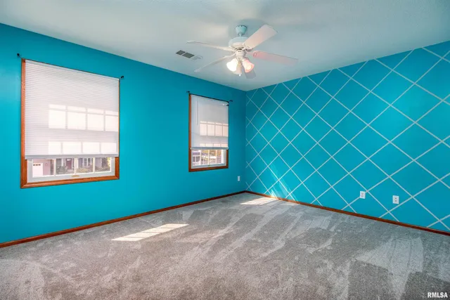 $3,200 | 1050 West Price Street, Eldridge, IA 52748