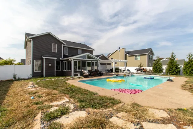 $3,200 | 1050 West Price Street, Eldridge, IA 52748