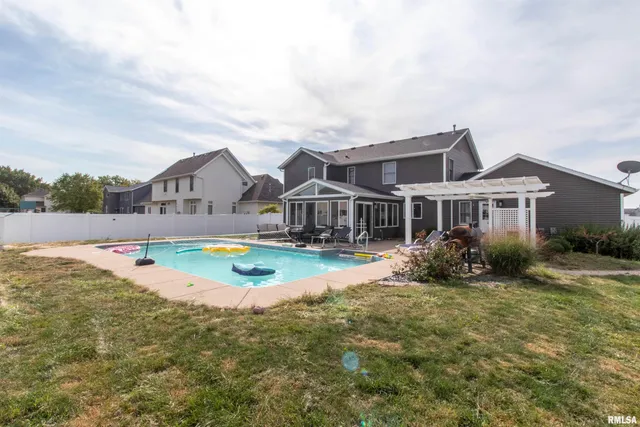 $3,200 | 1050 West Price Street, Eldridge, IA 52748