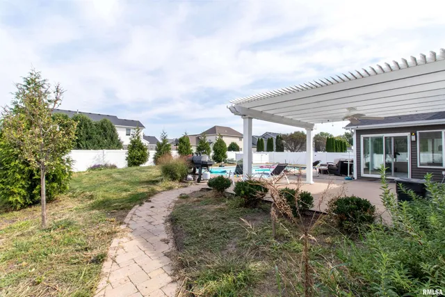 $3,200 | 1050 West Price Street, Eldridge, IA 52748