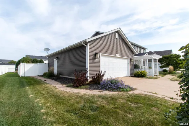 $3,200 | 1050 West Price Street, Eldridge, IA 52748