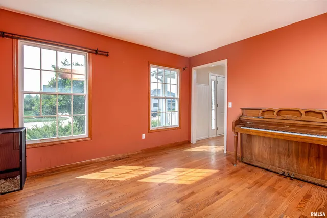 $3,200 | 1050 West Price Street, Eldridge, IA 52748