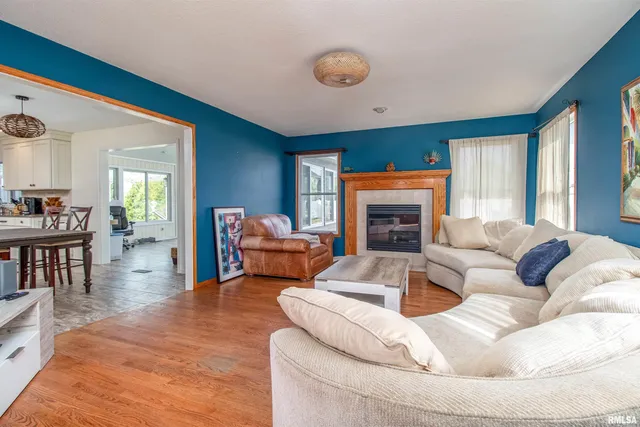 $3,200 | 1050 West Price Street, Eldridge, IA 52748