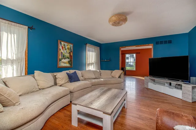 $3,200 | 1050 West Price Street, Eldridge, IA 52748