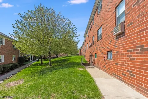 $215,000 | 2467 Highway 10, Unit 8B, Morris Plains, NJ 07950