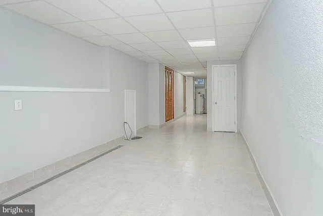 a view of a livingroom with an empty space