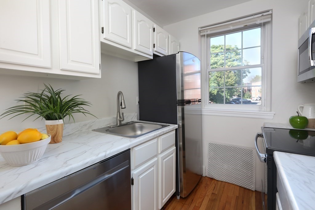 7 Lanark Road, Unit 3 Brookline, MA 02445 - Photo 3 of 8