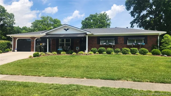$300,000 | 1806 Elmwood Drive, Clarksville, IN 47129