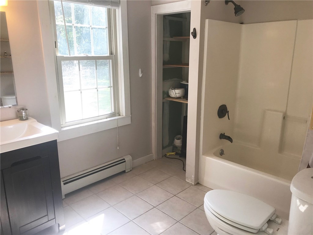 466 Field Hill Road Scituate, RI 02815 - Photo 14 of 22 Master Bath