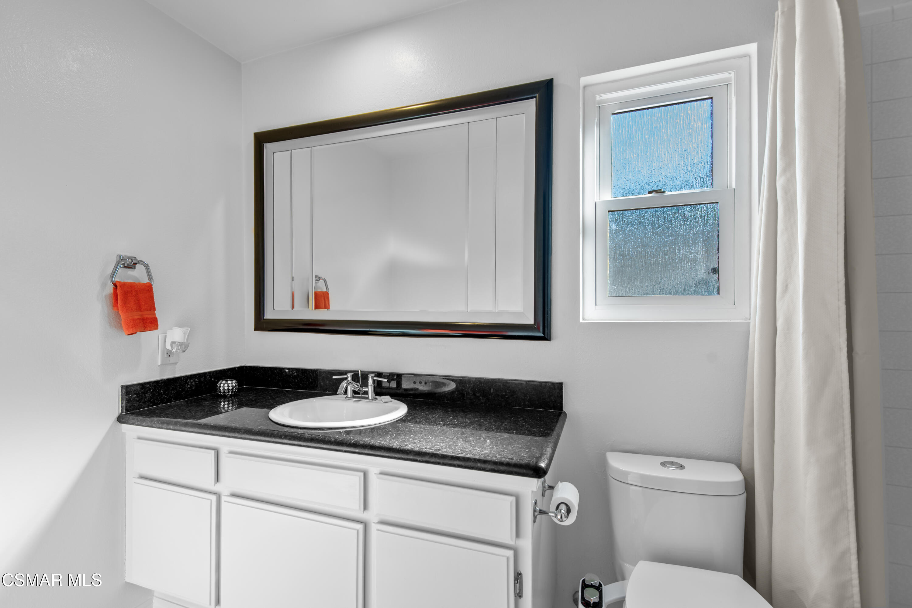 127 Maple Road Newbury Park, CA 91320 - Photo 29 of 39 Primary Bathroom