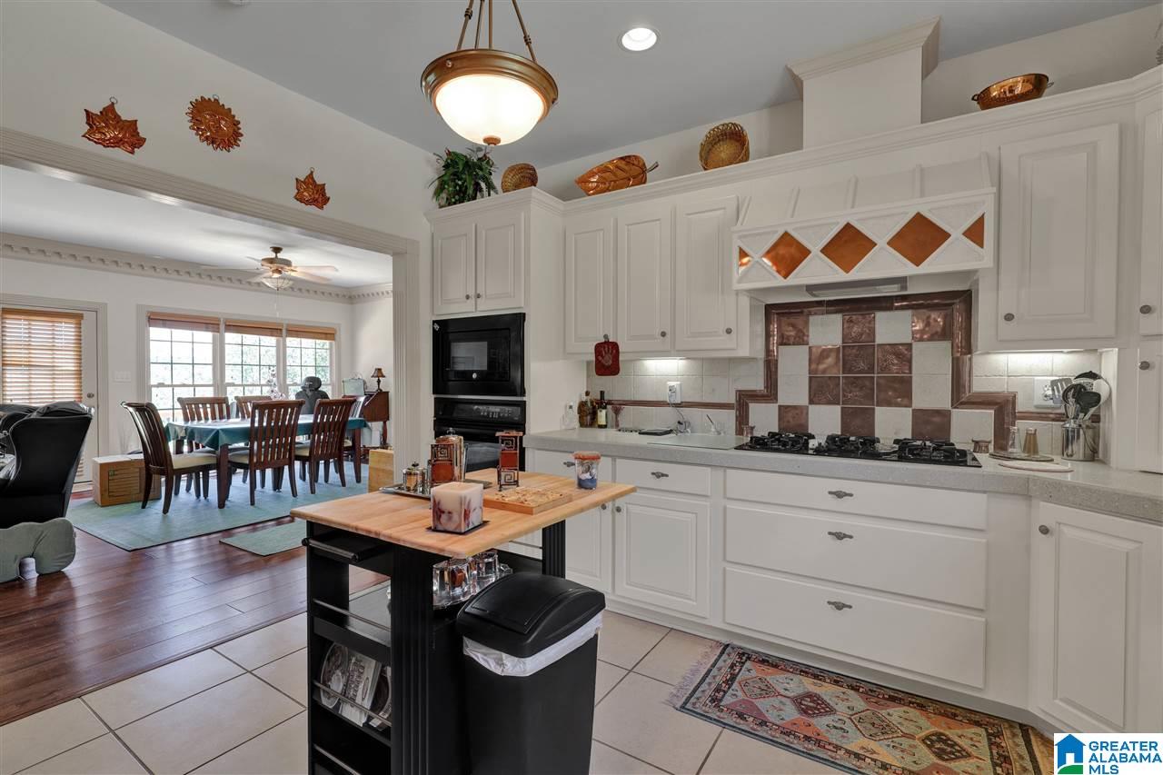 247 Kings Crest Lane Pelham, AL 35124 - Photo 10 of 45