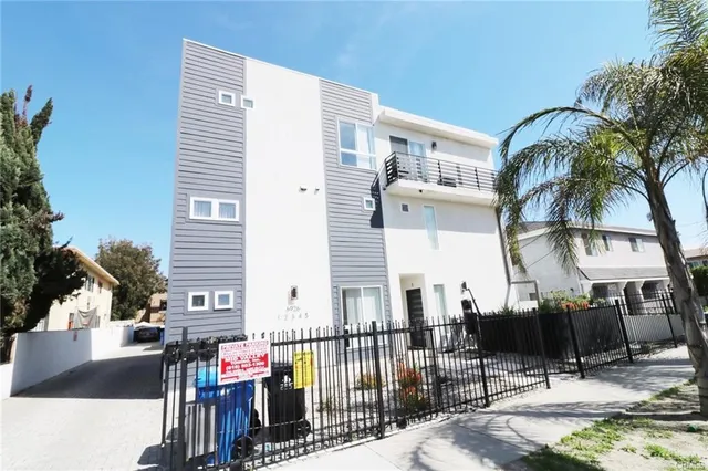 $3,499 | 6926 Morella Avenue, Unit 2, North Hollywood, CA 91605