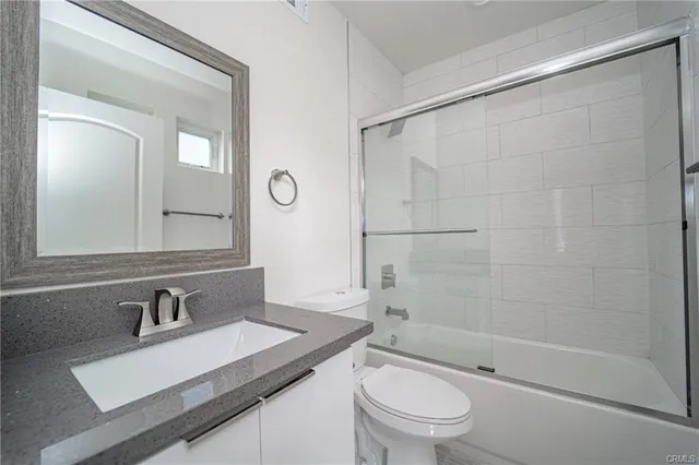 $3,499 | 6926 Morella Avenue, Unit 2, North Hollywood, CA 91605