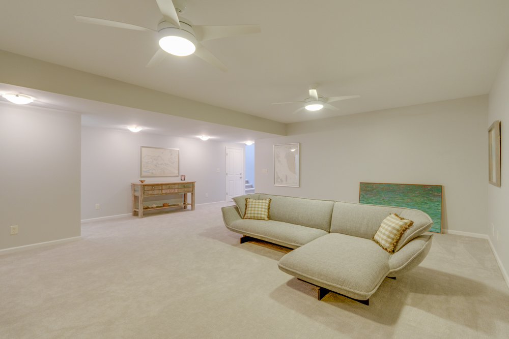 3550 East Bishop Road Mount Vernon, IL 62864 - Photo 36 of 61 a view of a livingroom with furniture and a couch