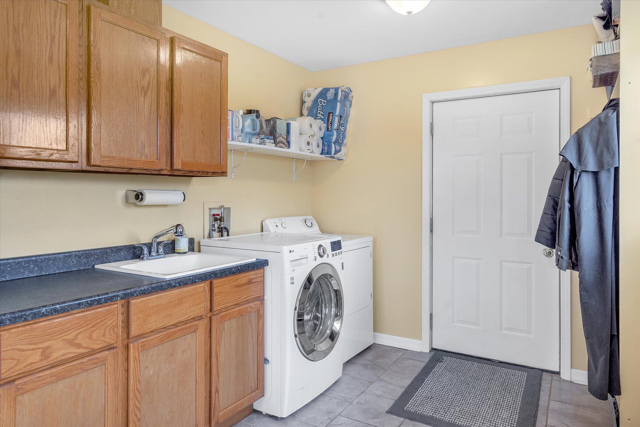 8495 Giles Road Brooklyn, MI 49230 - Photo 19 of 48 Laundry/Mud