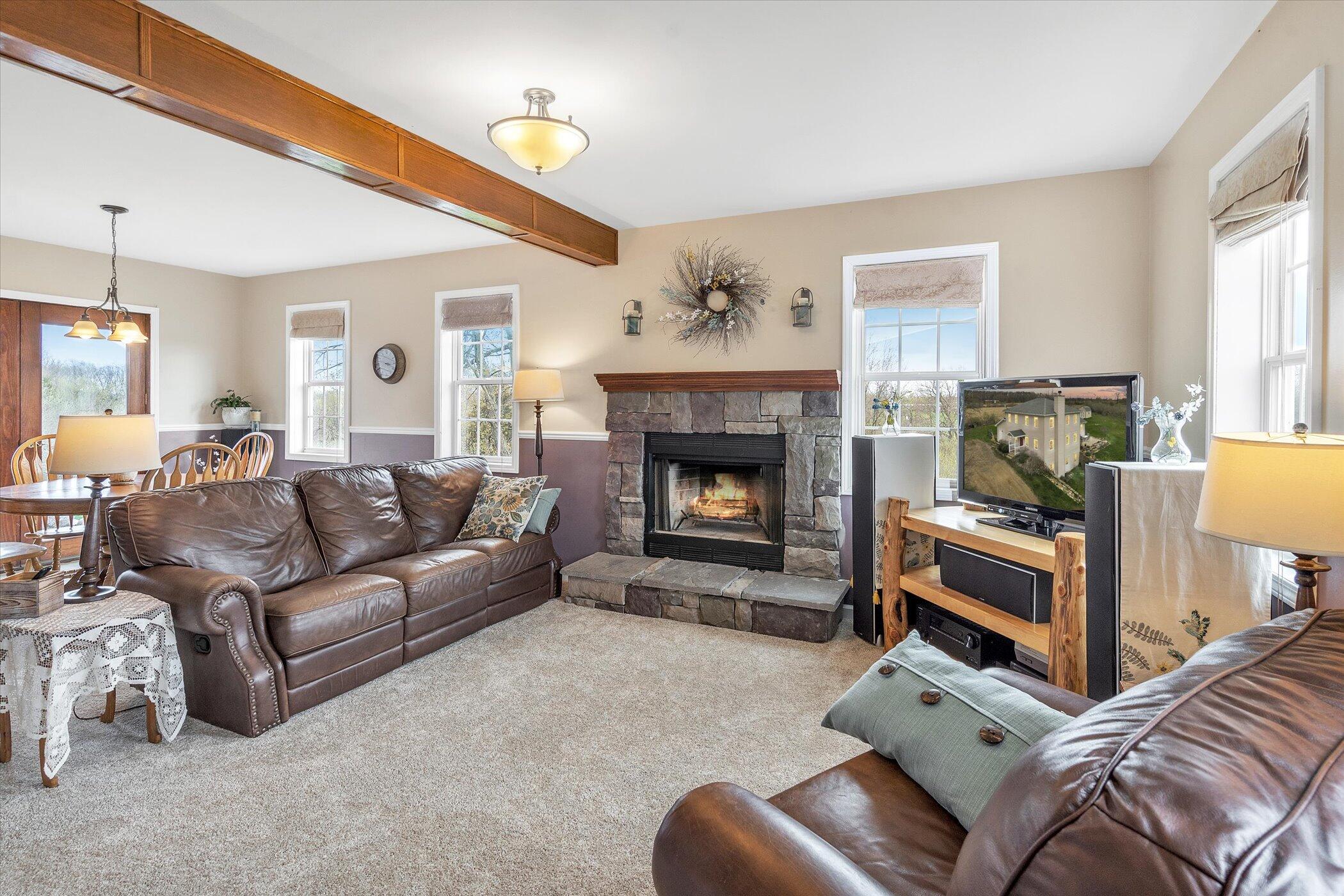 8495 Giles Road Brooklyn, MI 49230 - Photo 5 of 48 Livingroom