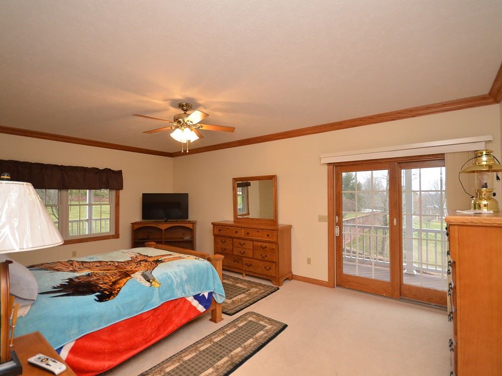 2950 South Hickory Road Bloomfield, IN 47424 - Photo 11 of 32