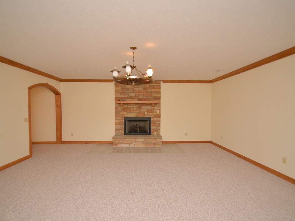 2950 South Hickory Road Bloomfield, IN 47424 - Photo 18 of 32