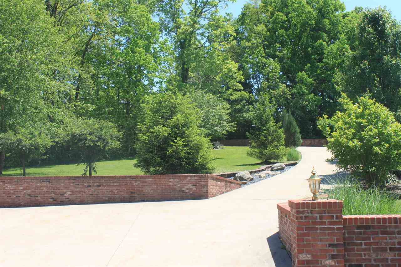 2950 South Hickory Road Bloomfield, IN 47424 - Photo 3 of 32