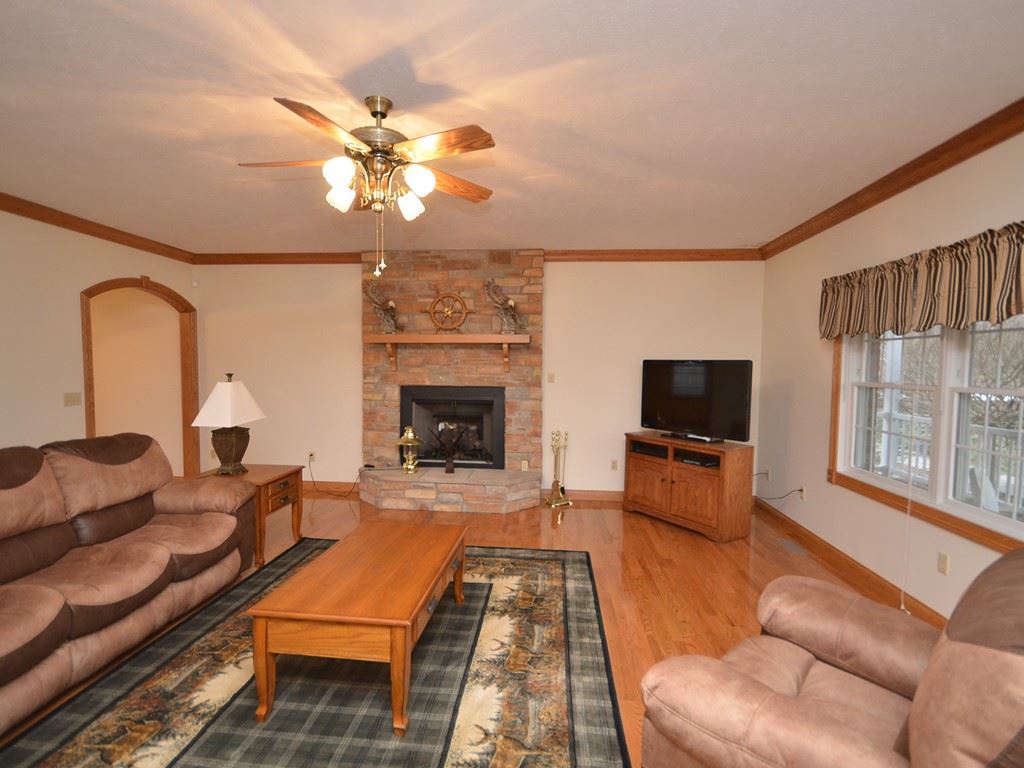 2950 South Hickory Road Bloomfield, IN 47424 - Photo 6 of 32