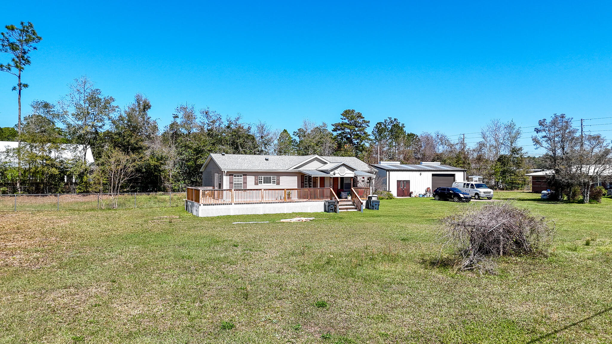 40 Jones Drive Freeport, FL 32439 - Photo 6 of 12 a view of a house with a big yard