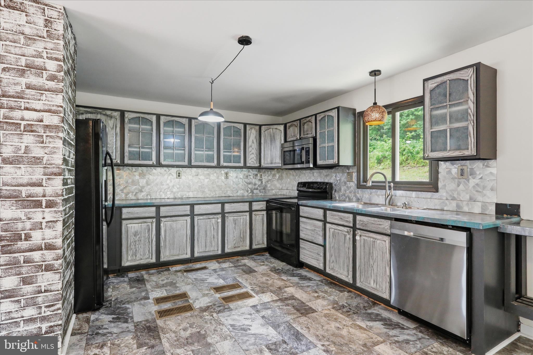 839 Needmore Road Martinsburg, WV 25403 - Photo 10 of 44