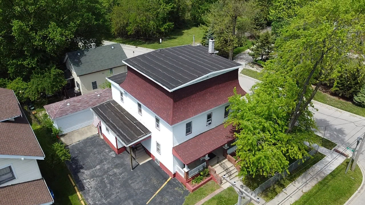 101 South Eastern Avenue Joliet, IL 60433 - Photo 2 of 5 an aerial view of a house with a yard and balcony