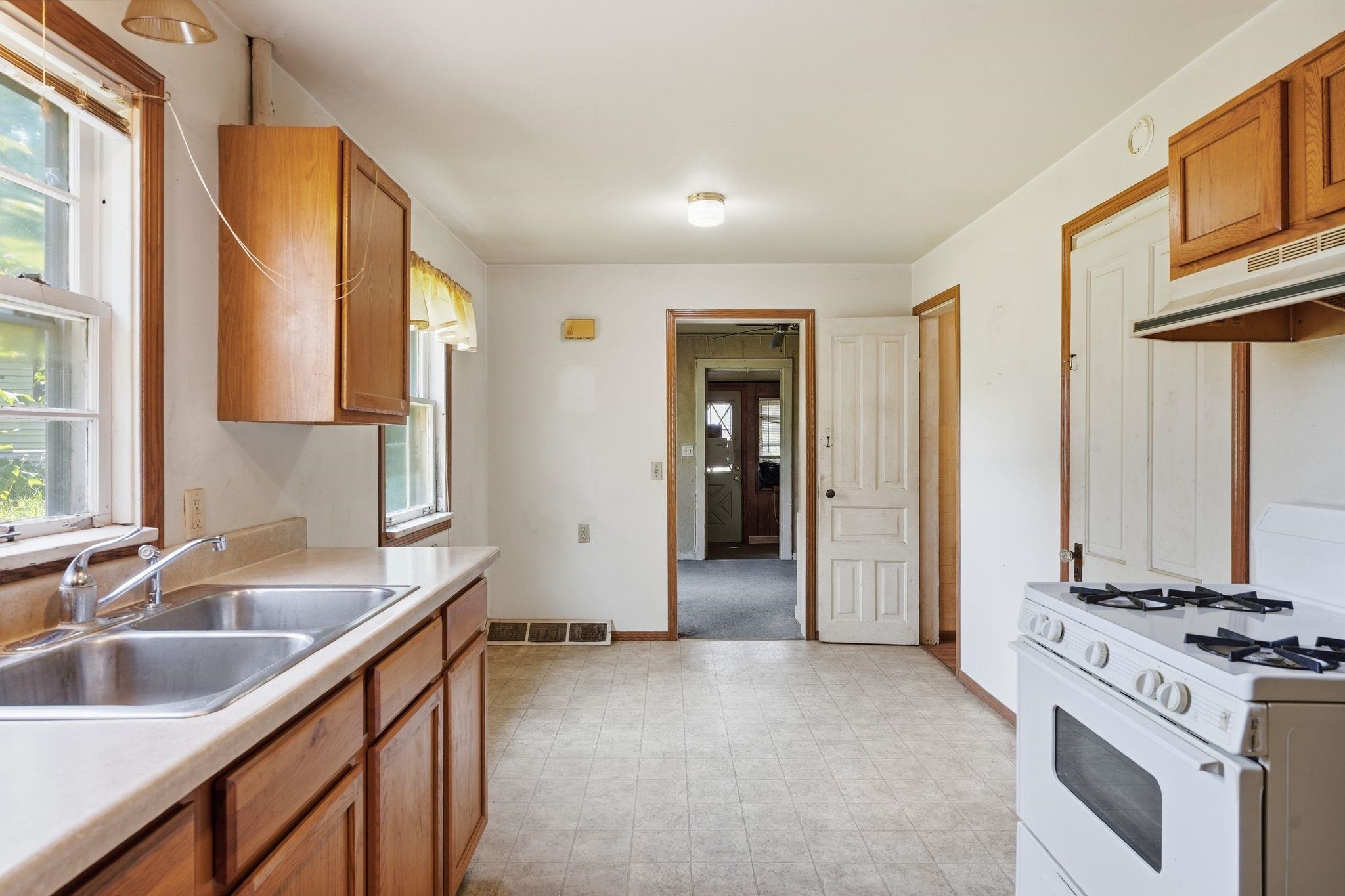 119 Rethke Avenue Madison, WI 53714 - Photo 6 of 36
