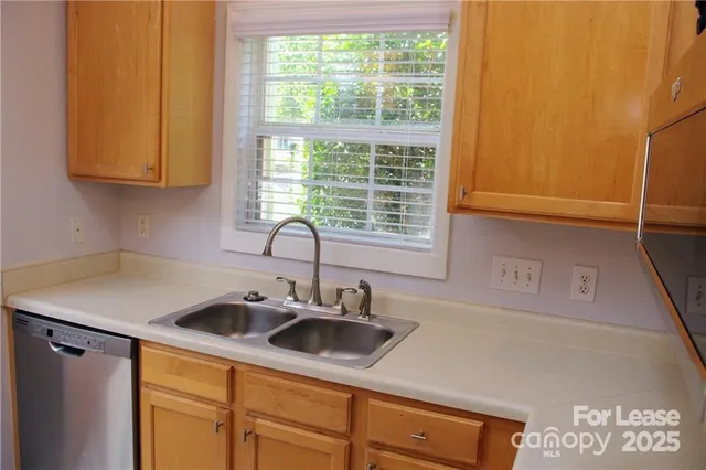 $1,640 | 917 Shearer Street, Unit 7, Davidson, NC 28036