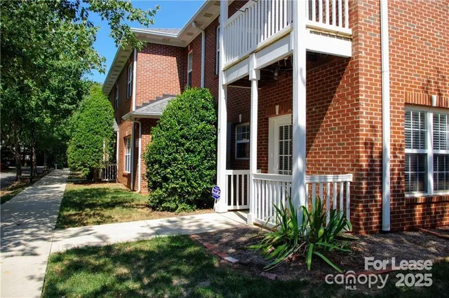 $1,640 | 917 Shearer Street, Unit 7, Davidson, NC 28036