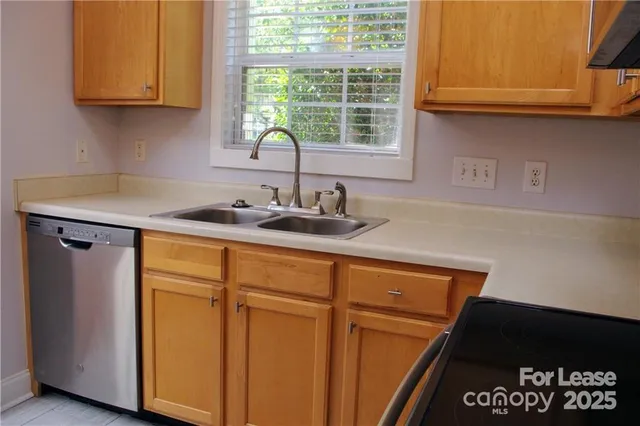 $1,640 | 917 Shearer Street, Unit 7, Davidson, NC 28036