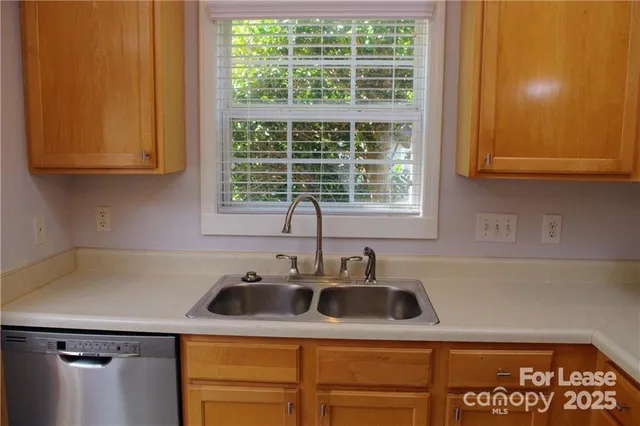 $1,640 | 917 Shearer Street, Unit 7, Davidson, NC 28036