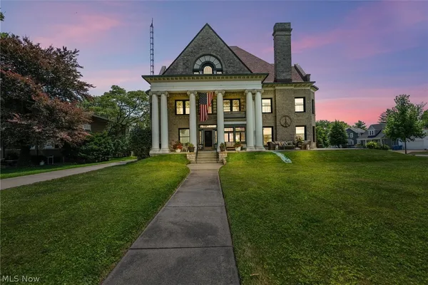 $999,504 | 504 East Perry Street, Port Clinton, OH 43452