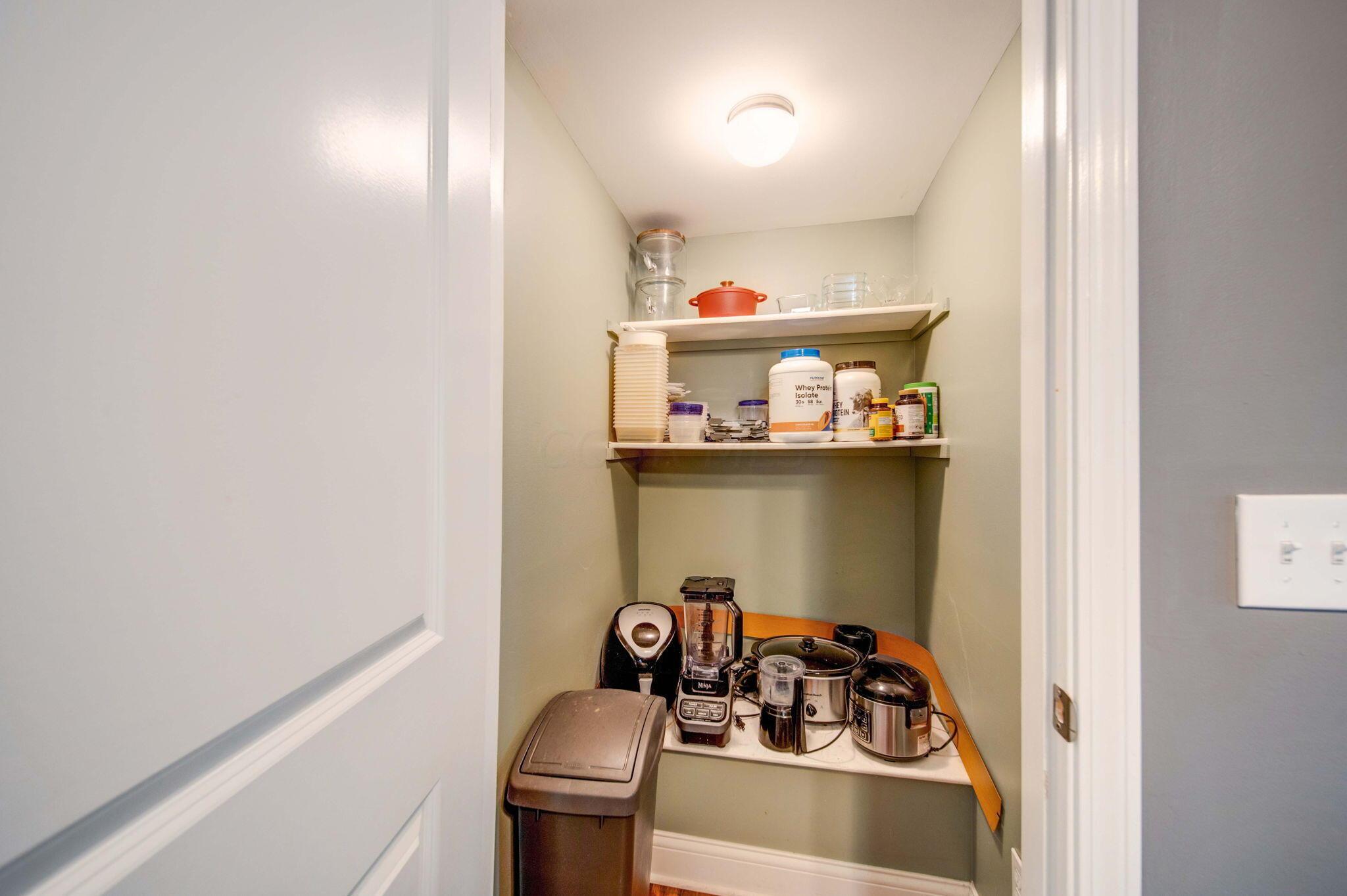 4791 Annhurst Road Columbus, OH 43228 - Photo 10 of 33 Large pantry