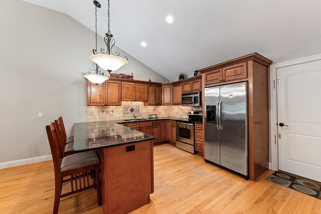 18 Ivy Hollow Road, Unit 18 West Springfield, MA 01089 - Photo 8 of 42 Gallery Image 8