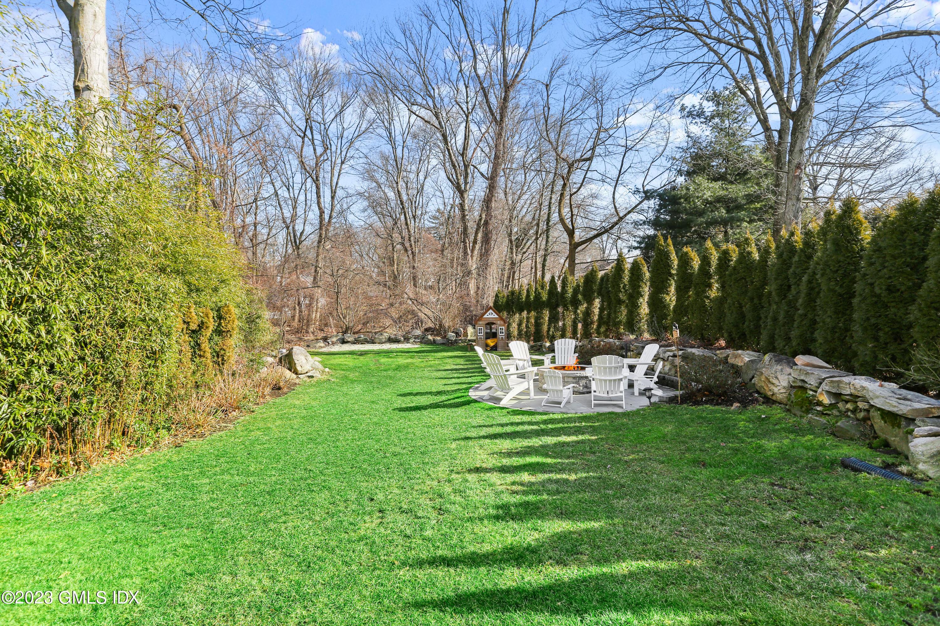 25 Manor Road Old Greenwich, CT 06870 - Photo 17 of 21 a view of a chairs and table in backyard