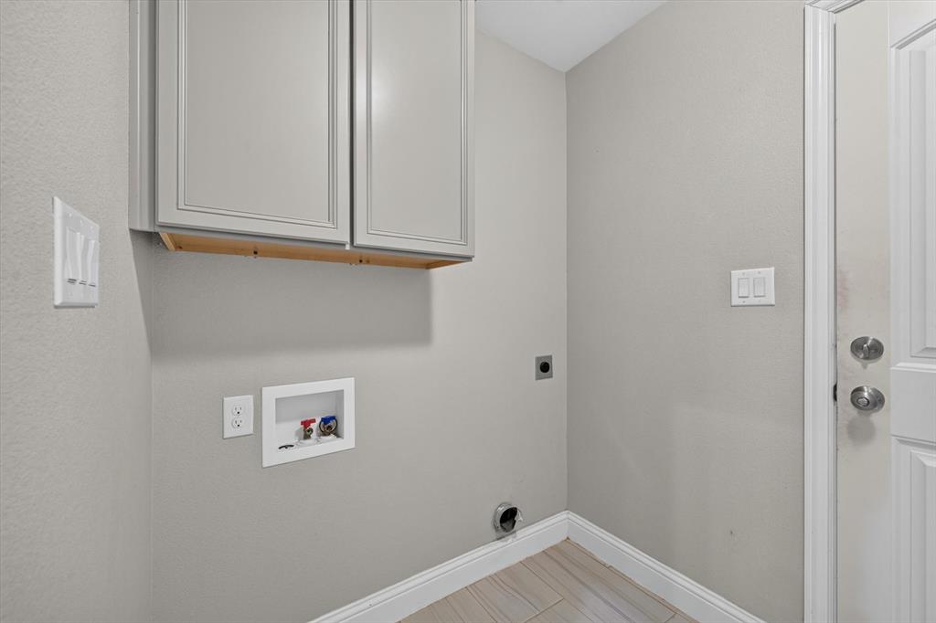 3016 Loy Lake Road Denison, TX 75020 - Photo 20 of 25 Laundry room