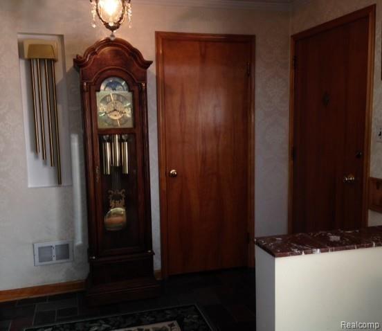 33 Shoreham Road Grosse Pointe, MI 48236 - Photo 3 of 30 Foyer