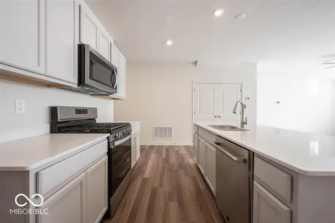 $2,400 | 14257 Tenbury Way, Fishers, IN 46037