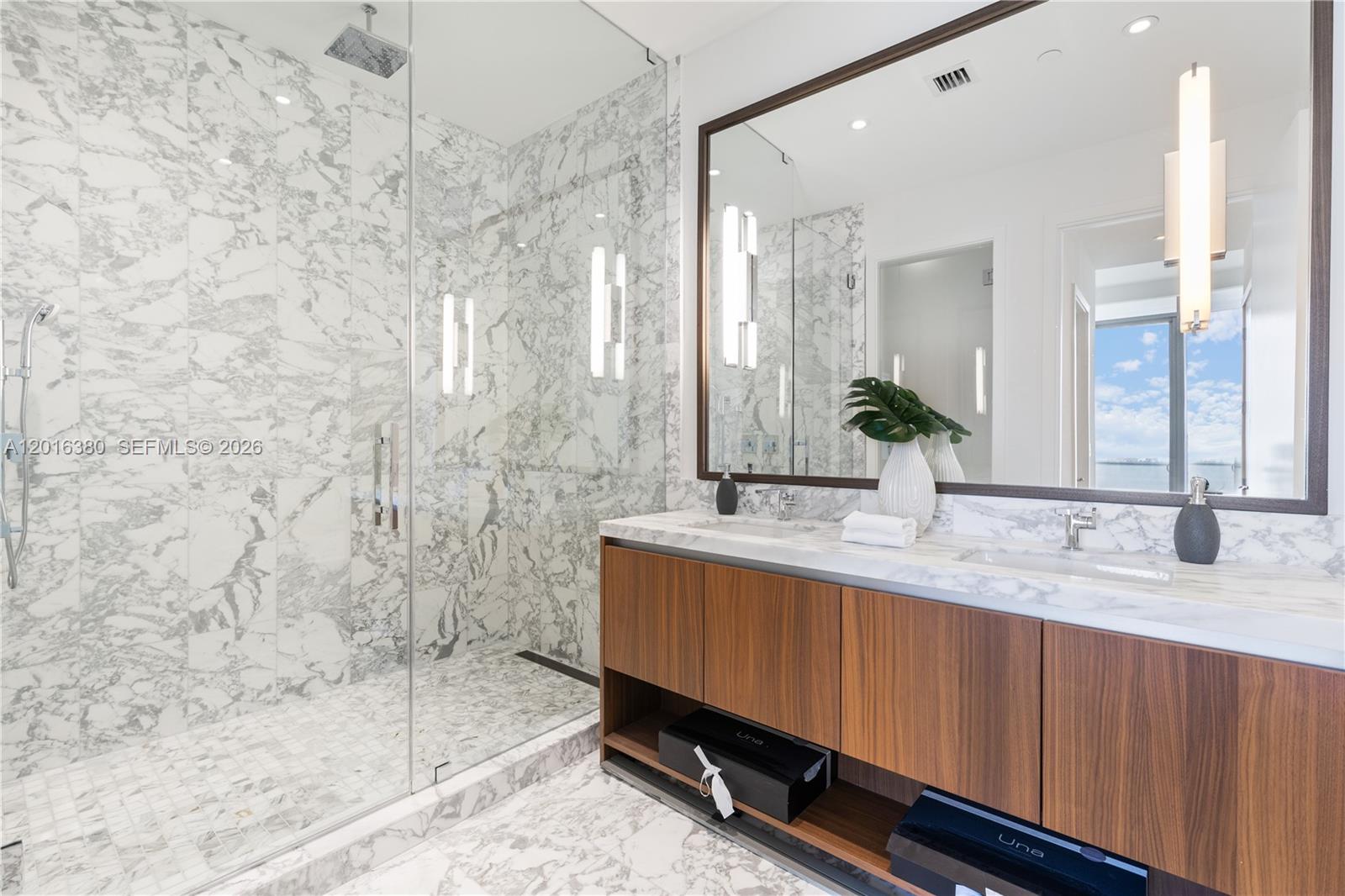 175 Southeast 25th Road, Unit 1601 Miami, FL 33129 - Photo 11 of 31 Master Bath